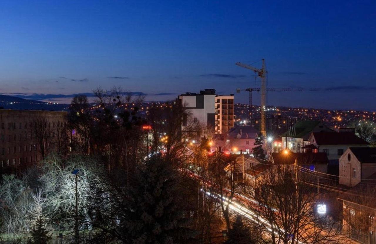 Затишна Красива Квартира-Студія В Новобудові З Балконом 체르니우치 외부 사진